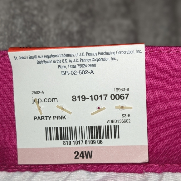 St. John's Bay Secretly Slender Mid Rise Plus Capris Pink Size 24W NWT - Picture 11 of 11